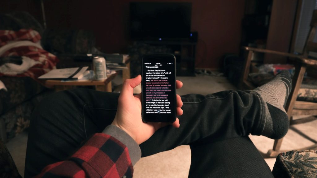 A person skimming through an article on their phone